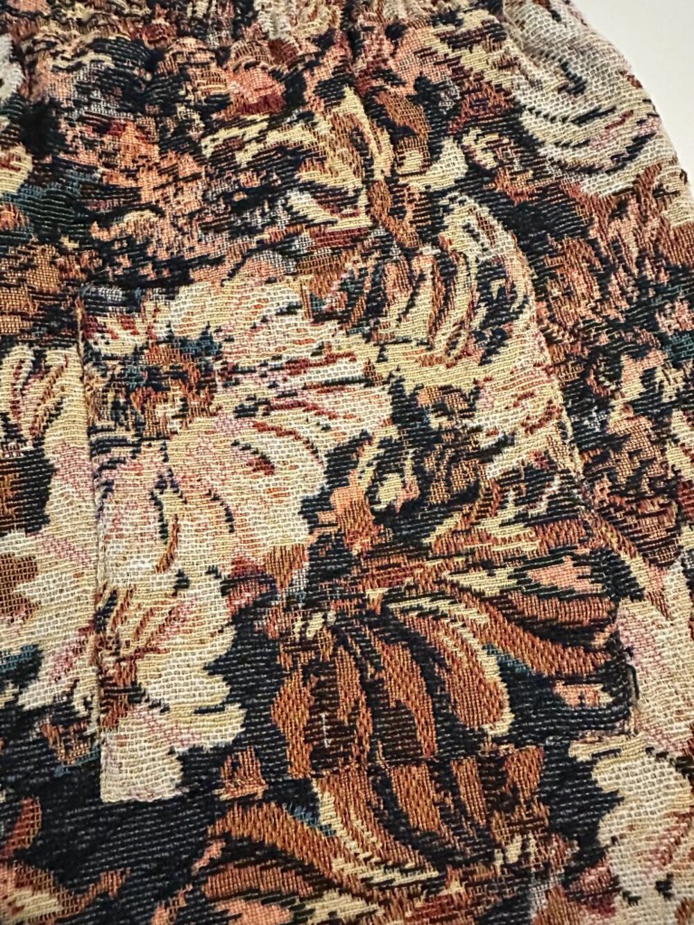 Men's floral print shorts, Size L, black, tan & dark brown - Picture 5 of 9
